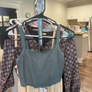 Colsie Black Sleeveless Crop Tank Top